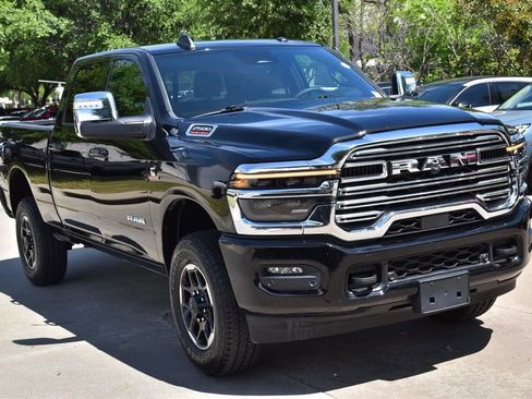 Used 2026 RAM 2500 Laramie AWD/4WD image 4