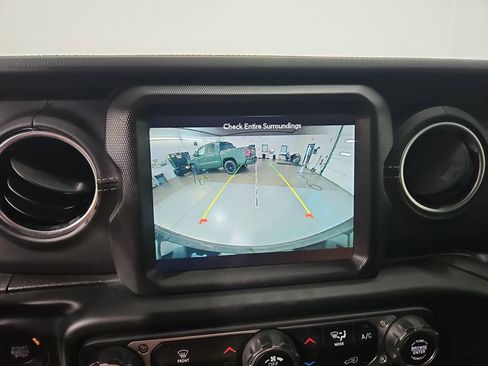 Used 2021 Jeep Wrangler Unlimited Sahara AWD/4WD image 21