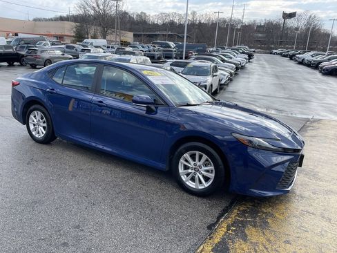 Used 2025 Toyota Camry LE w/ Convenience Package image 6
