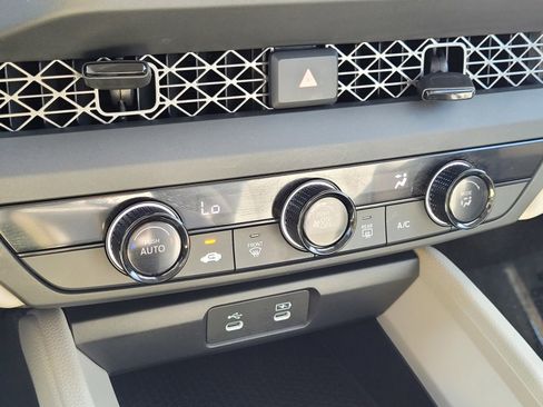 Certified 2025 Honda Accord LX image 25