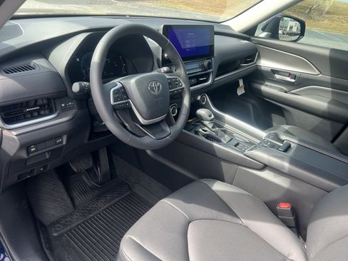 New 2026 Toyota Grand Highlander XLE image 3