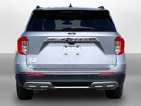 Used 2024 Ford Explorer XLT w/ Equipment Group 202A AWD/4WD image 4