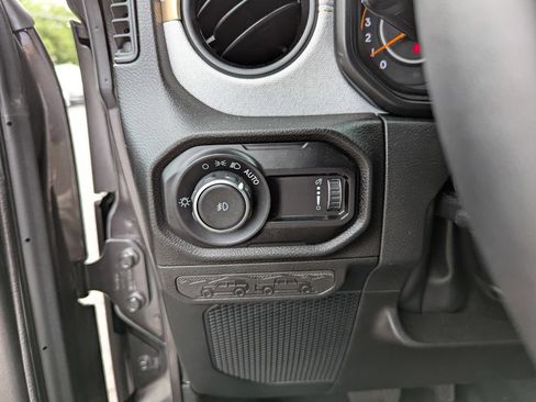 Used 2025 Jeep Wrangler Unlimited Sport AWD/4WD image 14