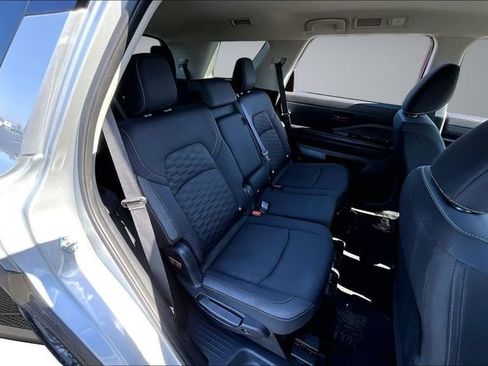 Certified 2024 Nissan Pathfinder SV FWD image 24