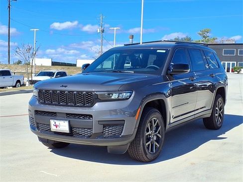 New 2025 Jeep Grand Cherokee L Altitude image 3