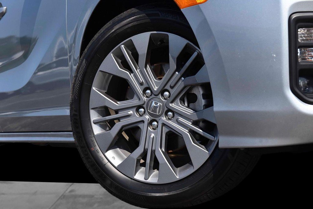 Certified 2026 Honda Odyssey Touring image 3