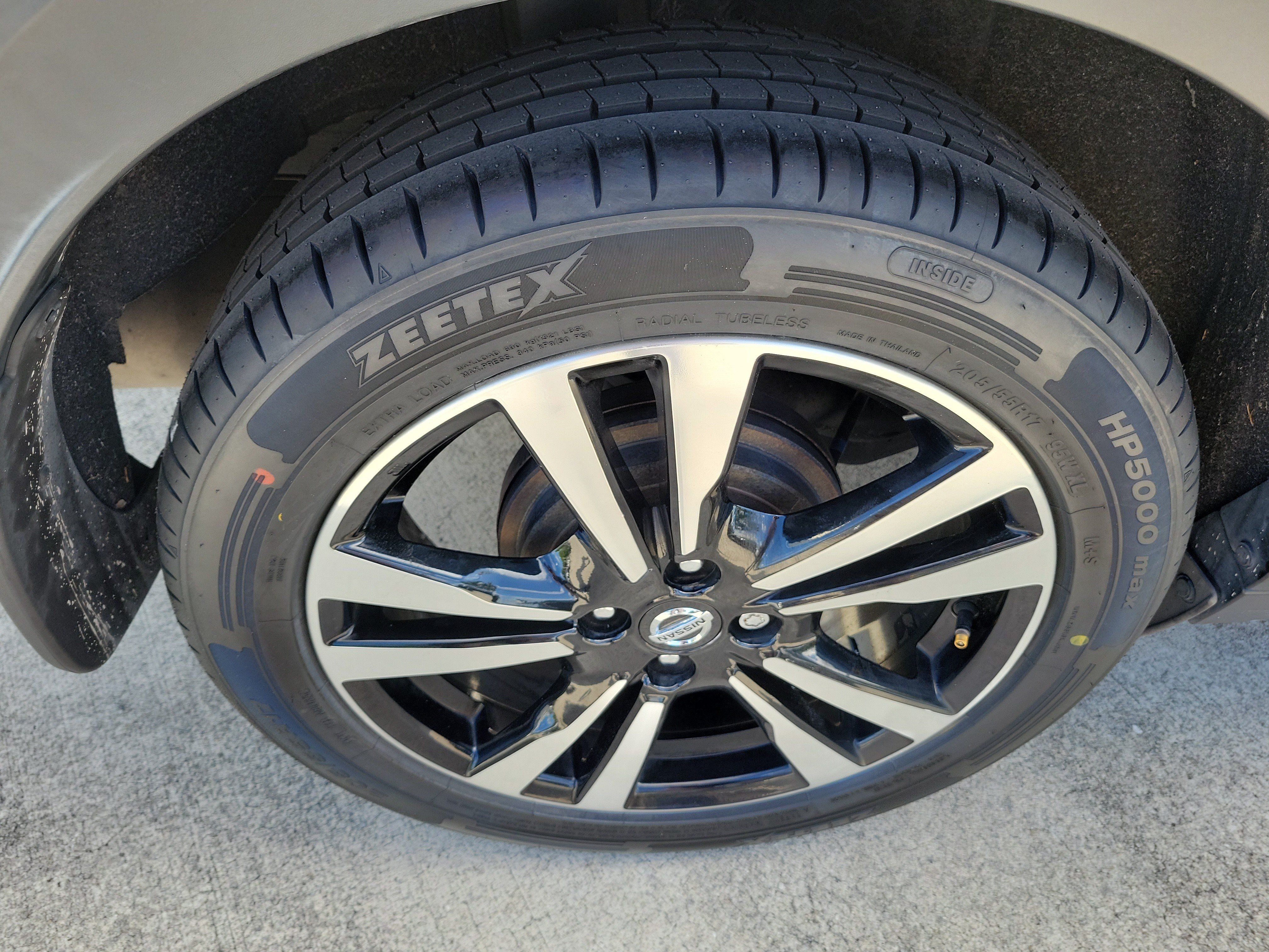 Used 2020 Nissan Kicks SV FWD image 8