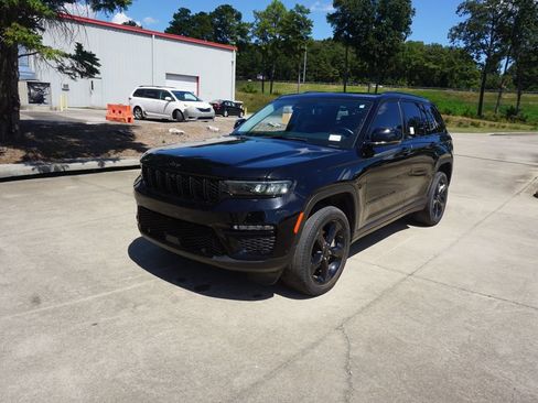Used 2022 Jeep Grand Cherokee Limited w/ Luxury Tech Group II RWD image 26