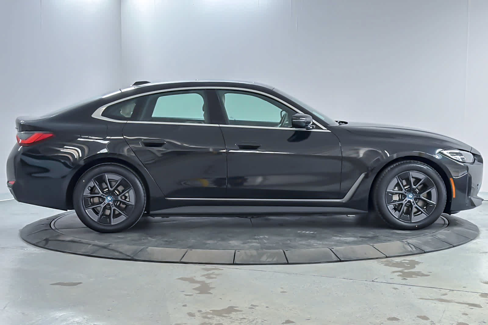 Used 2024 BMW i4 eDrive35 w/ Convenience Package RWD image 8