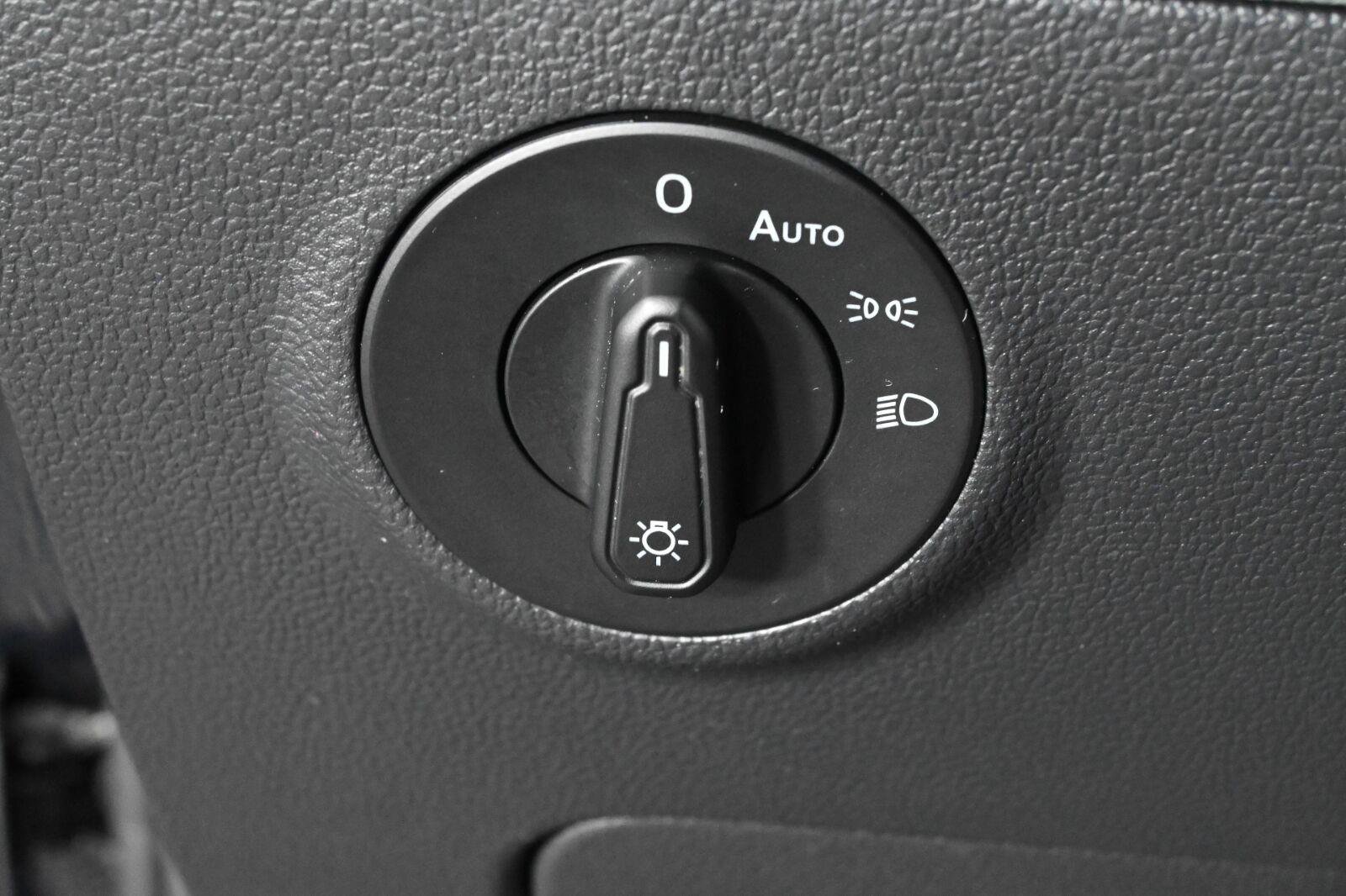 Certified 2023 Volkswagen Taos SE FWD image 20