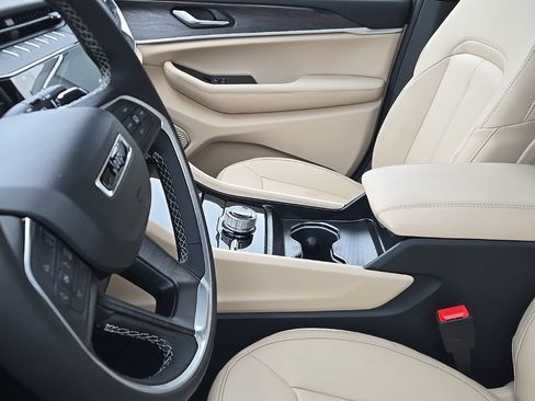 New 2026 Jeep Grand Cherokee Limited w/ Limited Altitude Package image 10