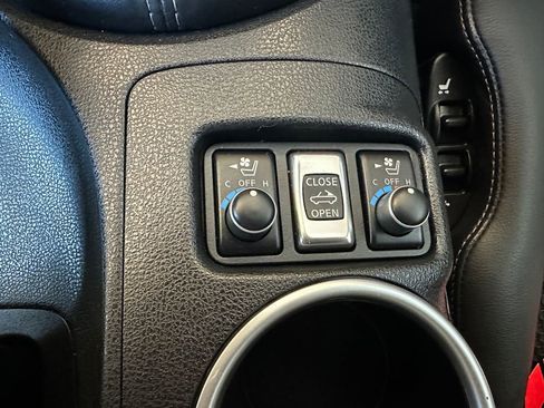 Used 2018 Nissan 370Z Touring Sport RWD image 10