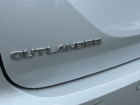 Used 2024 Mitsubishi Outlander SEL FWD image 10