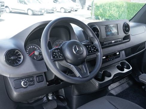 Used 2024 Mercedes-Benz Sprinter 2500 image 23