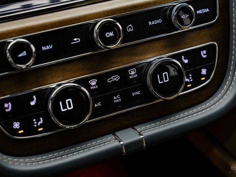Used 2023 Bentley Bentayga Extended Wheelbase AWD/4WD image 67