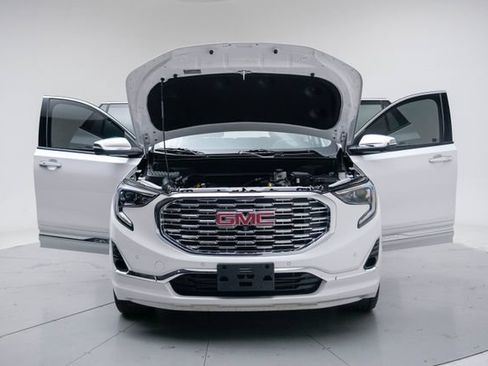 Used 2020 GMC Terrain Denali w/ Denali Premium Package FWD image 16