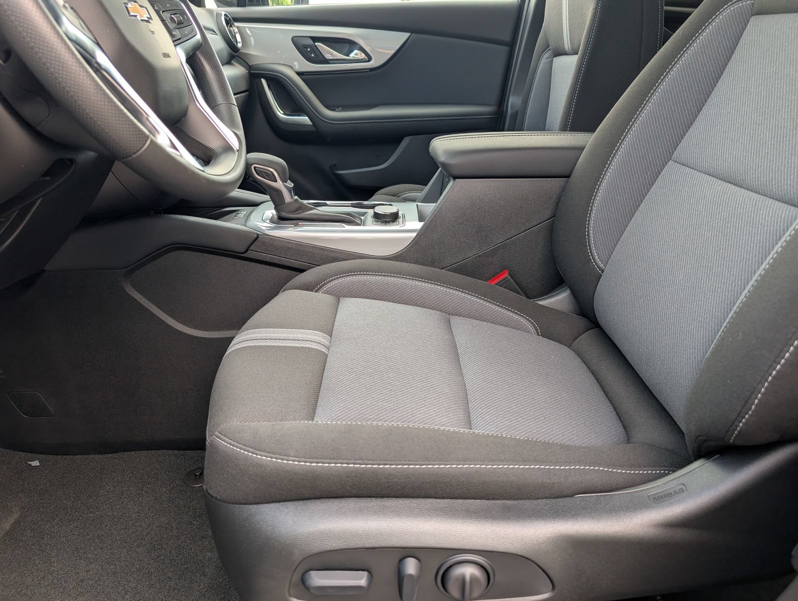 New 2026 Chevrolet Blazer LT w/ Convenience Package FWD image 6