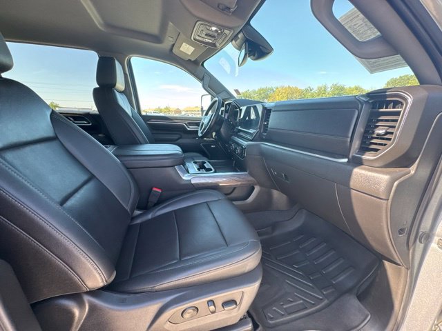 Used 2025 Chevrolet Silverado 2500 LTZ w/ LTZ Convenience Package AWD/4WD image 24