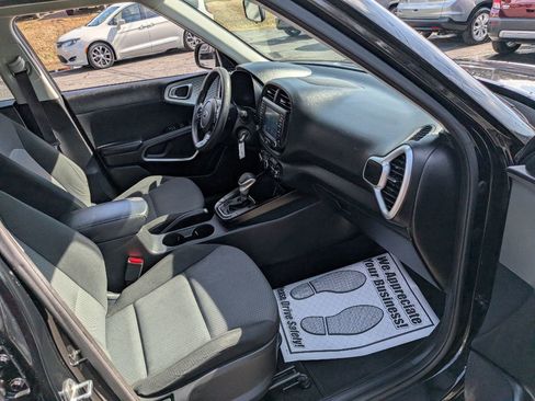 Used 2020 Kia Soul LX FWD image 11