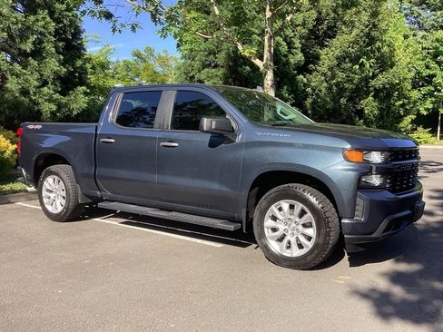 Used 2019 Chevrolet Silverado 1500 Custom w/ Custom Value Package AWD/4WD image 8