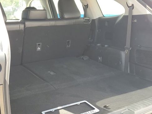 Used 2022 Toyota Highlander XLE AWD/4WD image 30