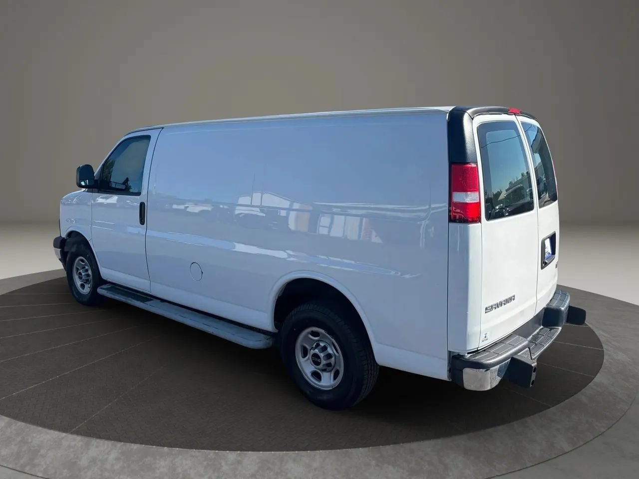 Used 2019 GMC Savana 2500 w/ Driver Convenience Package RWD image 3