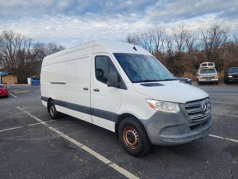 Used 2021 Mercedes-Benz Sprinter 2500 image 4