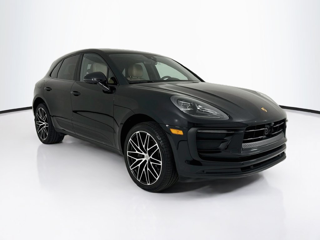 Certified 2026 Porsche Macan AWD/4WD image 7