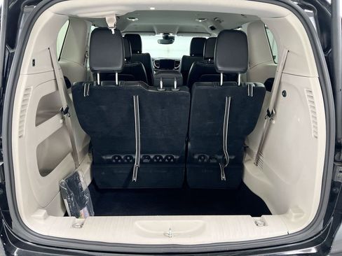 Used 2024 Chrysler Pacifica Touring-L image 24