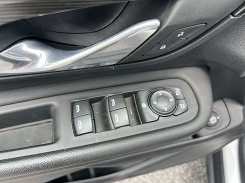 Used 2022 GMC Terrain SLE w/ Driver Convenience Package FWD image 15