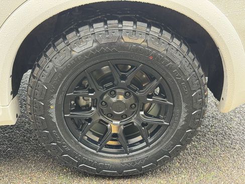 Used 2021 Nissan Armada SL w/ Captain's Chairs Package image 9