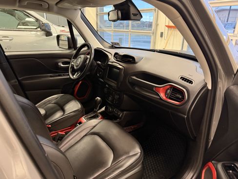 Used 2019 Jeep Renegade Trailhawk image 16