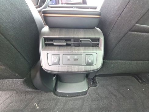 Used 2024 Nissan Ariya AWD image 25