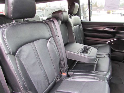 Used 2024 Jeep Wagoneer Series II w/ Flexible Seating Group image 24