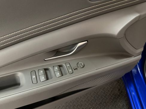 Certified 2025 Hyundai Elantra Sport image 24