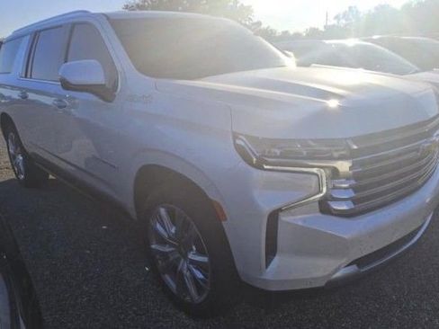Used 2024 Chevrolet Suburban High Country image 2