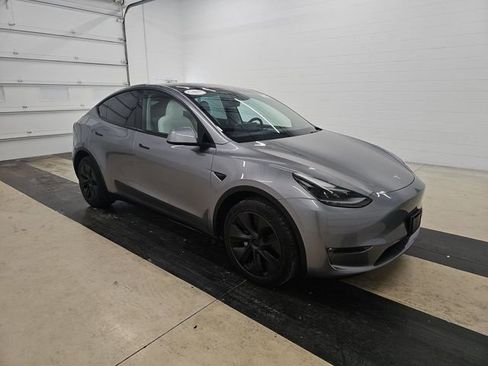 Used 2025 Tesla Model Y Long Range image 11