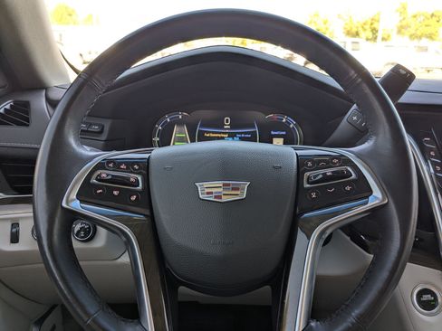 Used 2020 Cadillac Escalade ESV Luxury AWD/4WD image 16