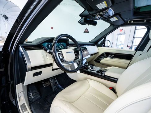 Used 2025 Land Rover Range Rover Autobiography image 32