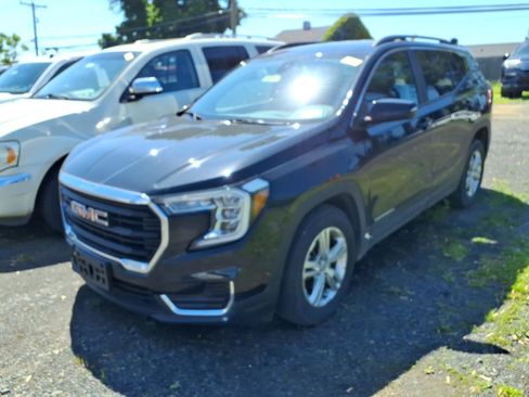 Used 2022 GMC Terrain SLE w/ Driver Convenience Package FWD image 4