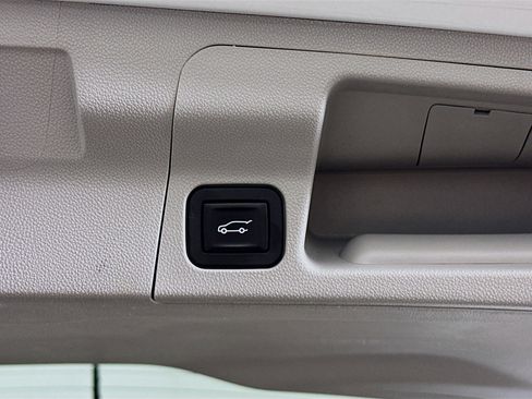 Used 2018 GMC Acadia SLT FWD image 31