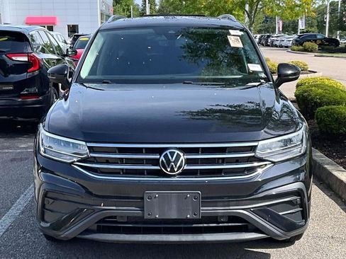 Used 2022 Volkswagen Tiguan SE AWD/4WD image 2