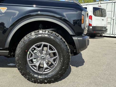 New 2025 Ford Bronco Badlands image 12