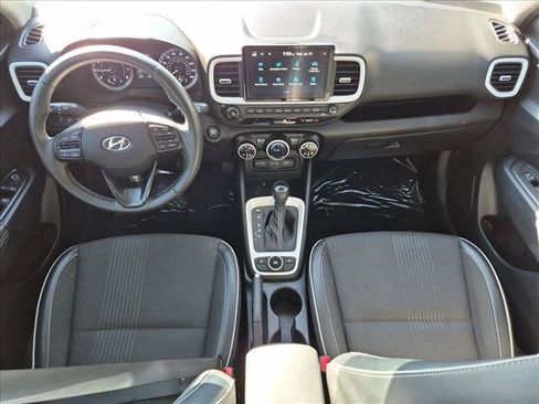 Used 2022 Hyundai Venue Limited FWD image 17