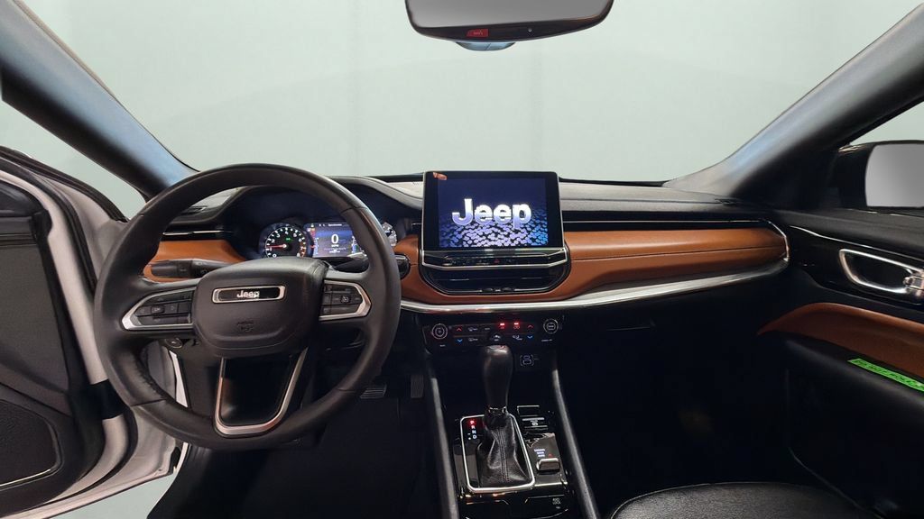 Used 2024 Jeep Compass Limited AWD/4WD image 10
