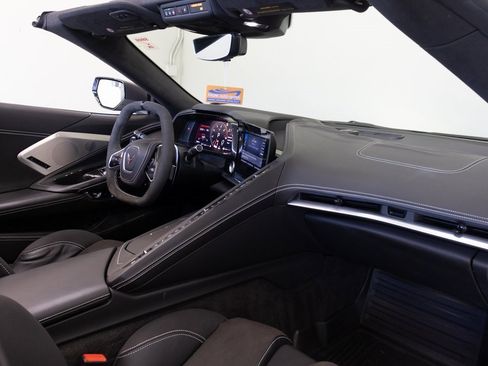 Used 2022 Chevrolet Corvette Stingray Premium Conv w/ Z51 Performance Package image 22