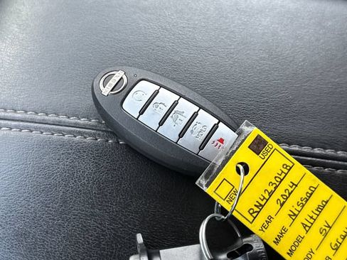 Used 2024 Nissan Altima 2.5 SV FWD image 28
