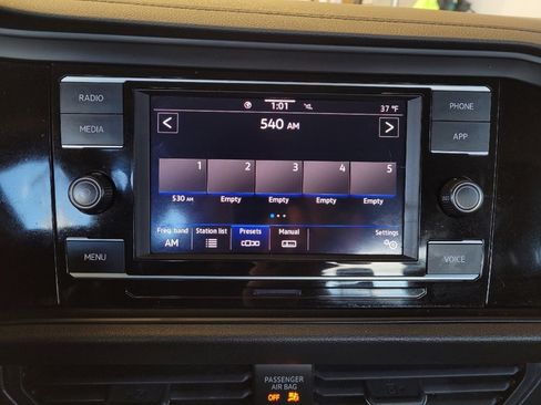 Used 2024 Volkswagen Jetta SE FWD image 25