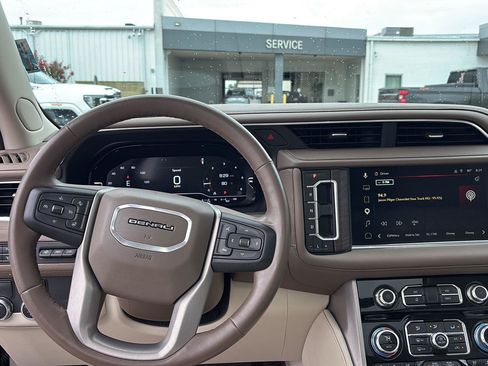Used 2024 GMC Yukon Denali RWD image 18