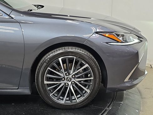 Used 2025 Lexus ES 350 w/ Premium Package FWD image 11